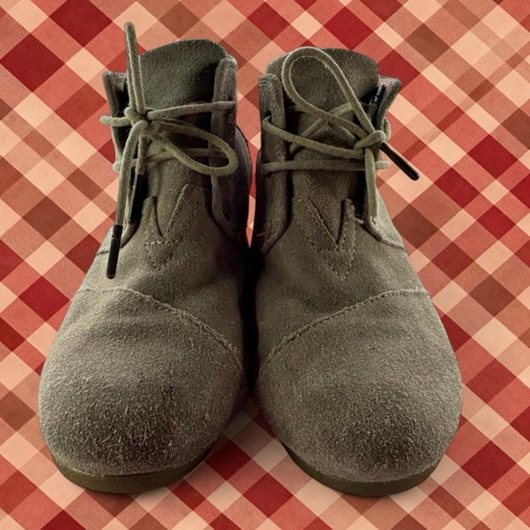 TOMS Desert Wedge Booties | Taupe Suede | Size 8 - Picture 4 of 7